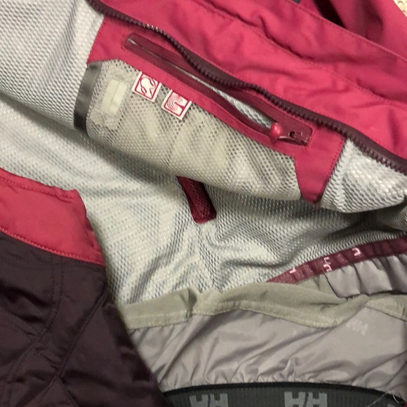 Helly Hansen ski jacket with removable vest - Picture 13 of 13